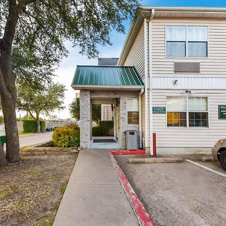 Hometowne Studios By Red Roof Dallas - North Addison - Tollway Екстер'єр фото