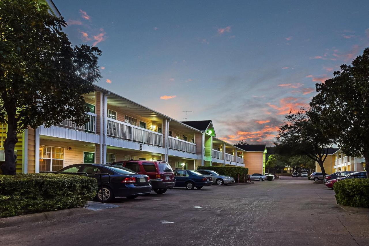 Hometowne Studios By Red Roof Dallas - North Addison - Tollway Екстер'єр фото