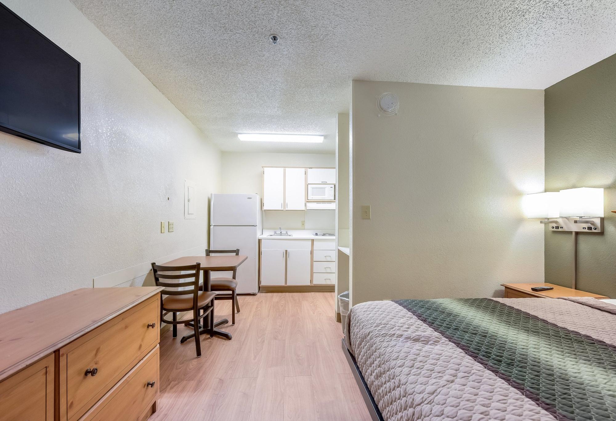 Hometowne Studios By Red Roof Dallas - North Addison - Tollway Екстер'єр фото